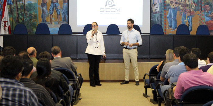 A diretora de Fiscalização de Atos de Pessoal e o especialista em TI abriram o workshop (Foto: Thiago Rios Gomes)